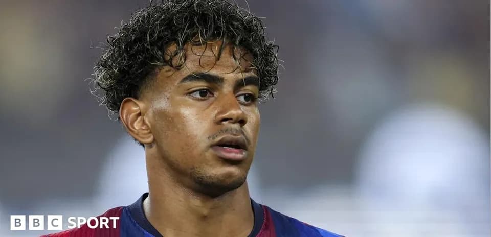Futbolchi, Barcelona formasida, o'yin davomida