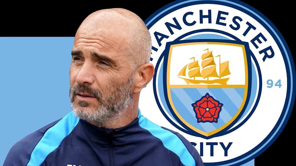 Muzokor Manchester City logosi bilan erkak trener