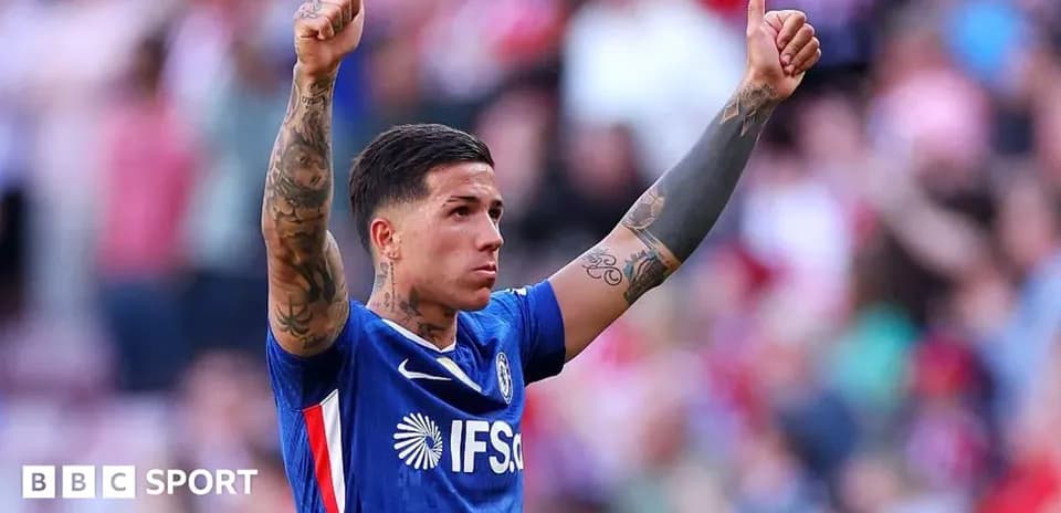 Futbolchi jamoaga rahmat aytmoqda