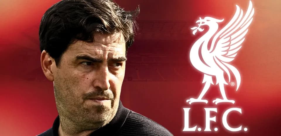 Trenerning Liverpool futbol klubining logotipi bilan