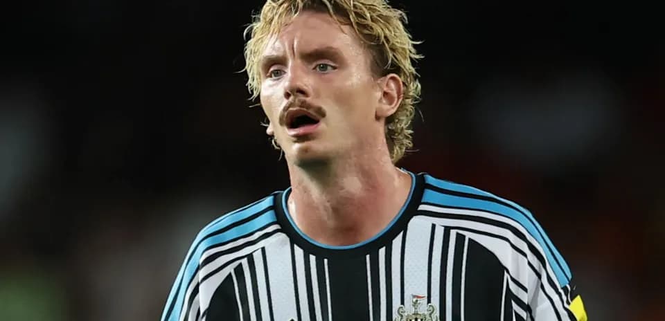Futbolchi Newcastle United formasida o'yinda