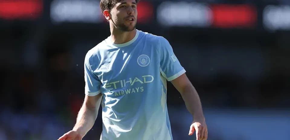Futbolchi Manchester City formasi bilan maydonda