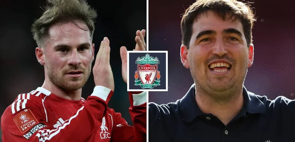 Ikkita futbolchining Liverpool logotipi ortida suratga tushishi