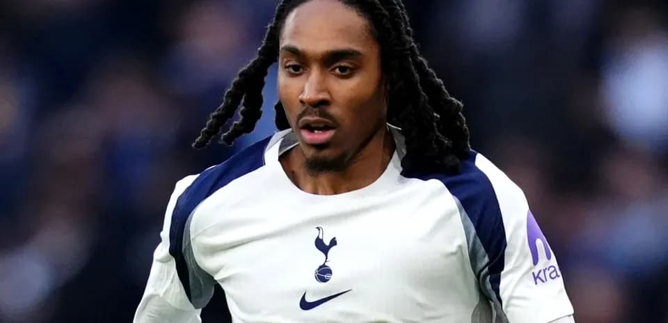 Futbolchi Tottenham formasi bilan o'yin o'tkazmoqda