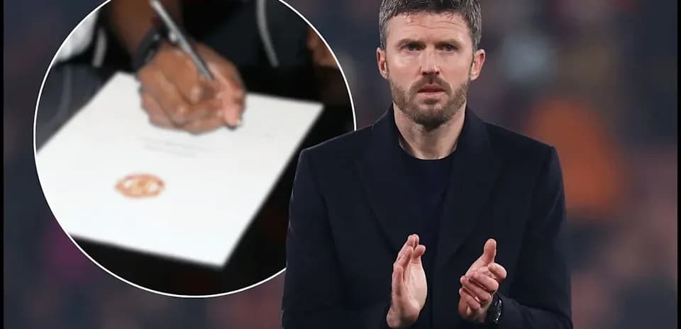 Michael Carrick applauding at Manchester United event