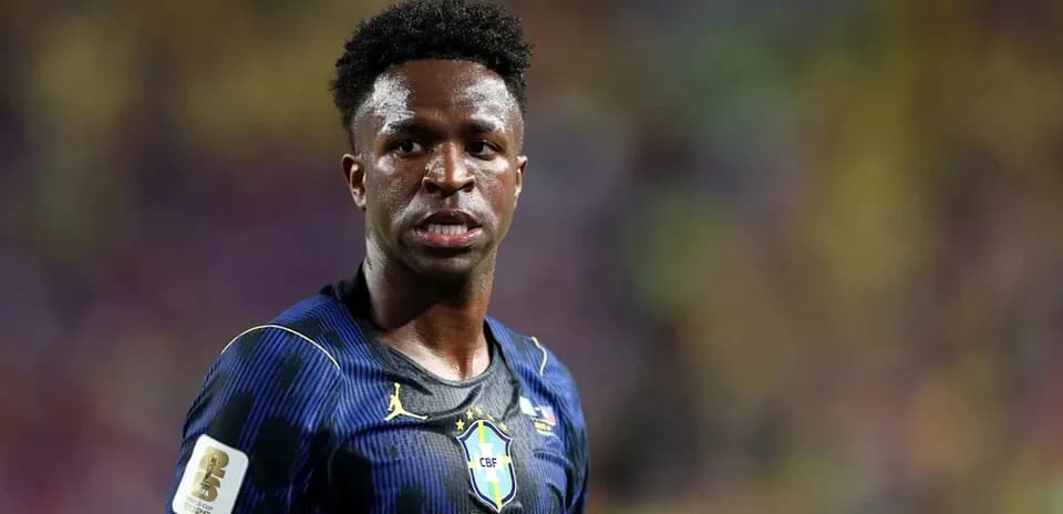 Futbolchi Brasil jamoasi formasi kiygan