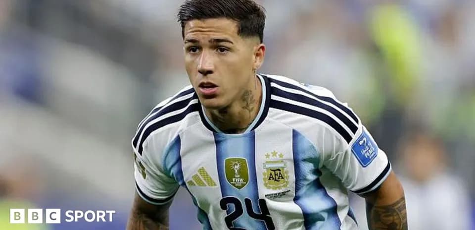 Futbolchi 24-ra raqamda Argentina formasida