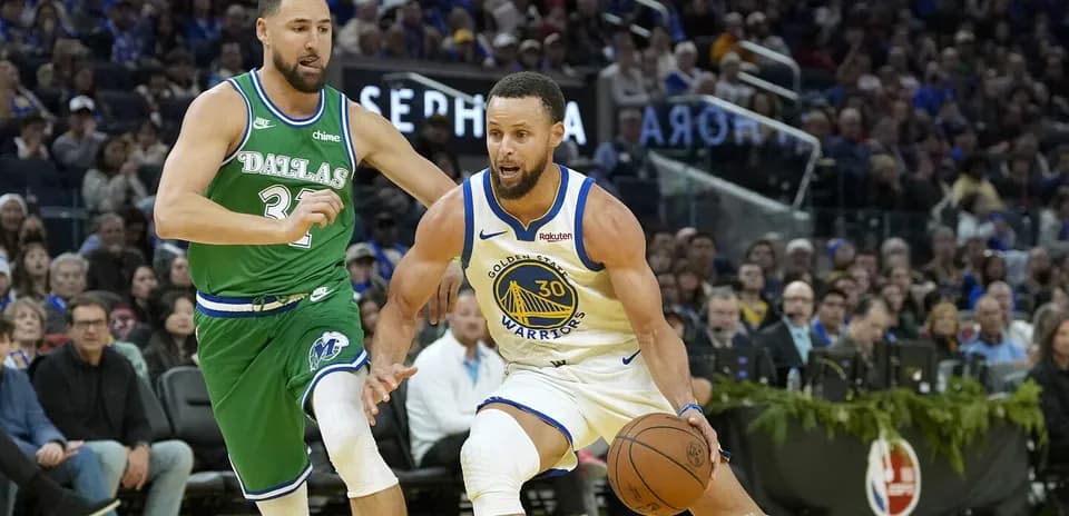Stephen Curry dribbling past defender during game