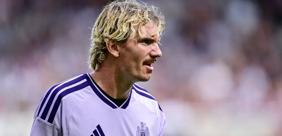 Futbolchi maydonda o'yin davomida