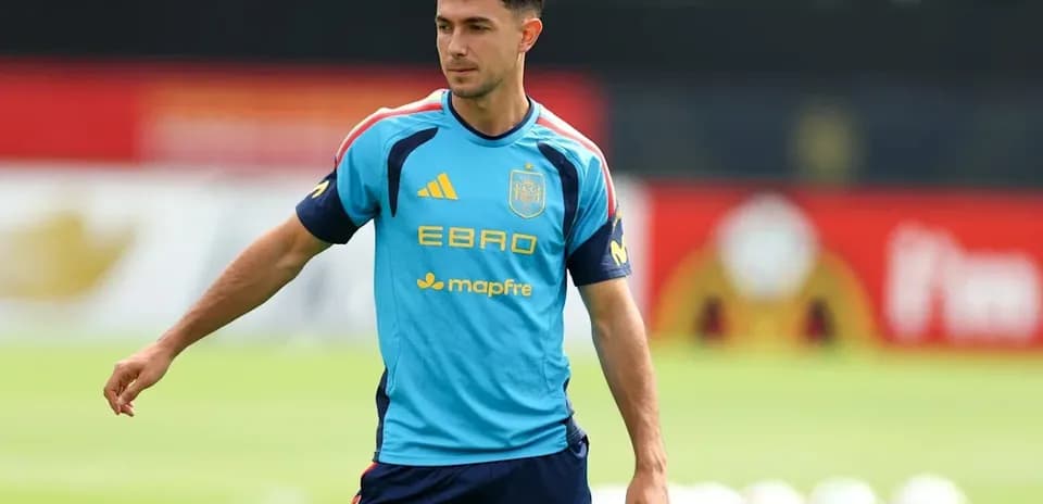 Futbolchi mashg'ulotda, Ispaniya formasi kiygan