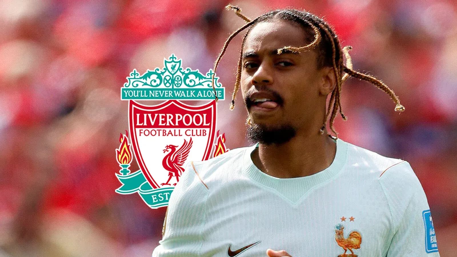 Futbolchi maydonda Liverpool logosi orqasida