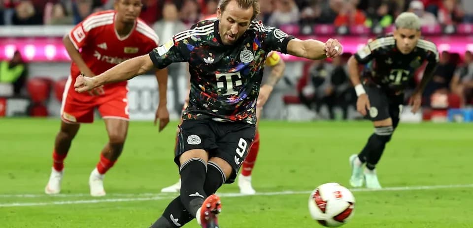Harry Kane taking a penalty kick in match
