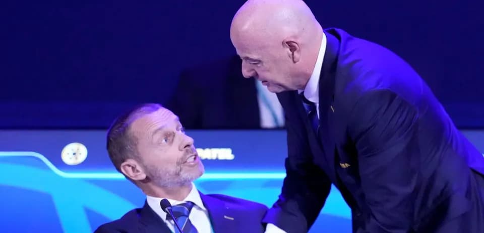 UFA rahbari konferensiyada bir-biriga murojaat qilmoqda