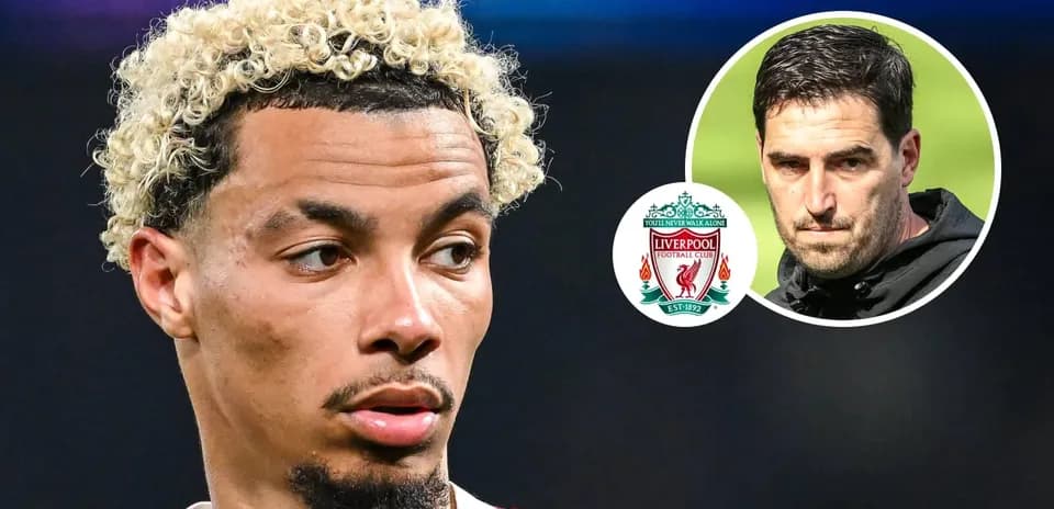 Futbolchi o'yinida, Liverpool emblemasi ko'rsatilgan
