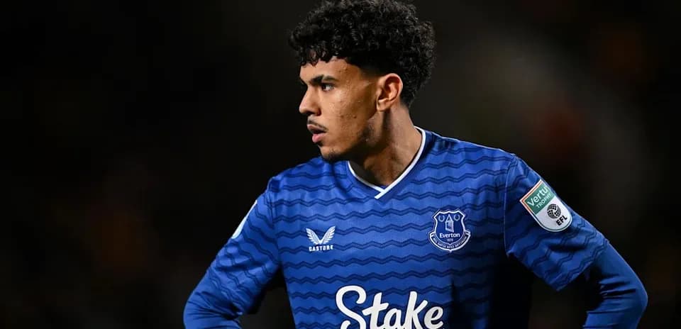 Everton player in blue kit during match