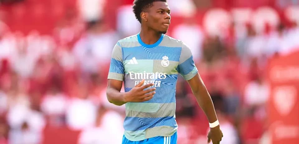 Futbolchi o'yinida Real Madrid formasida