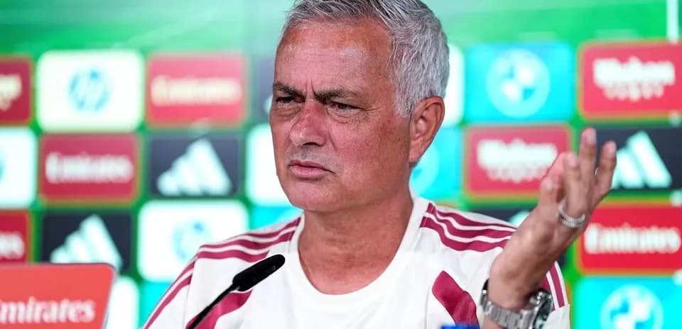 Murinho pre-match press conference at podium