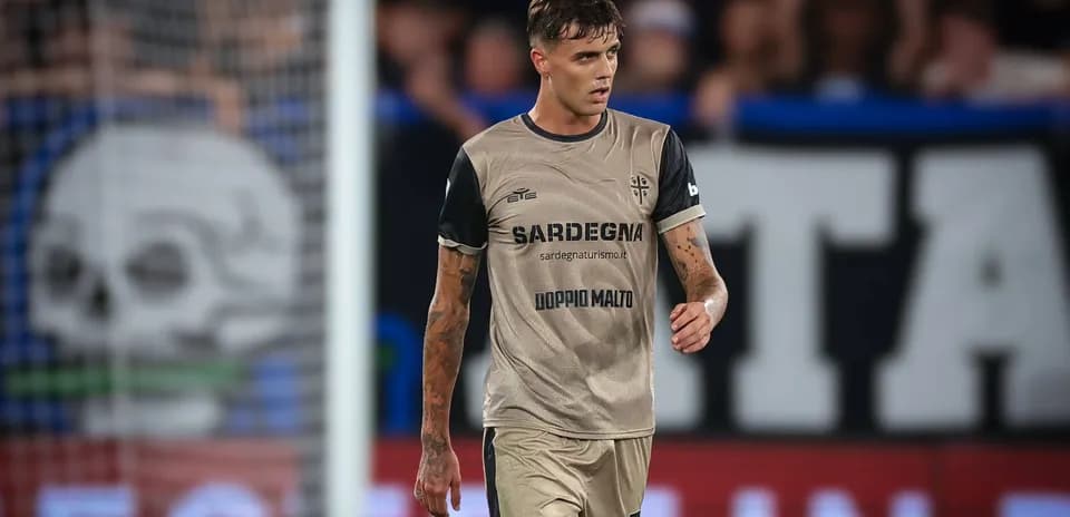 Futbolchi o'yinida maydonda harakatda