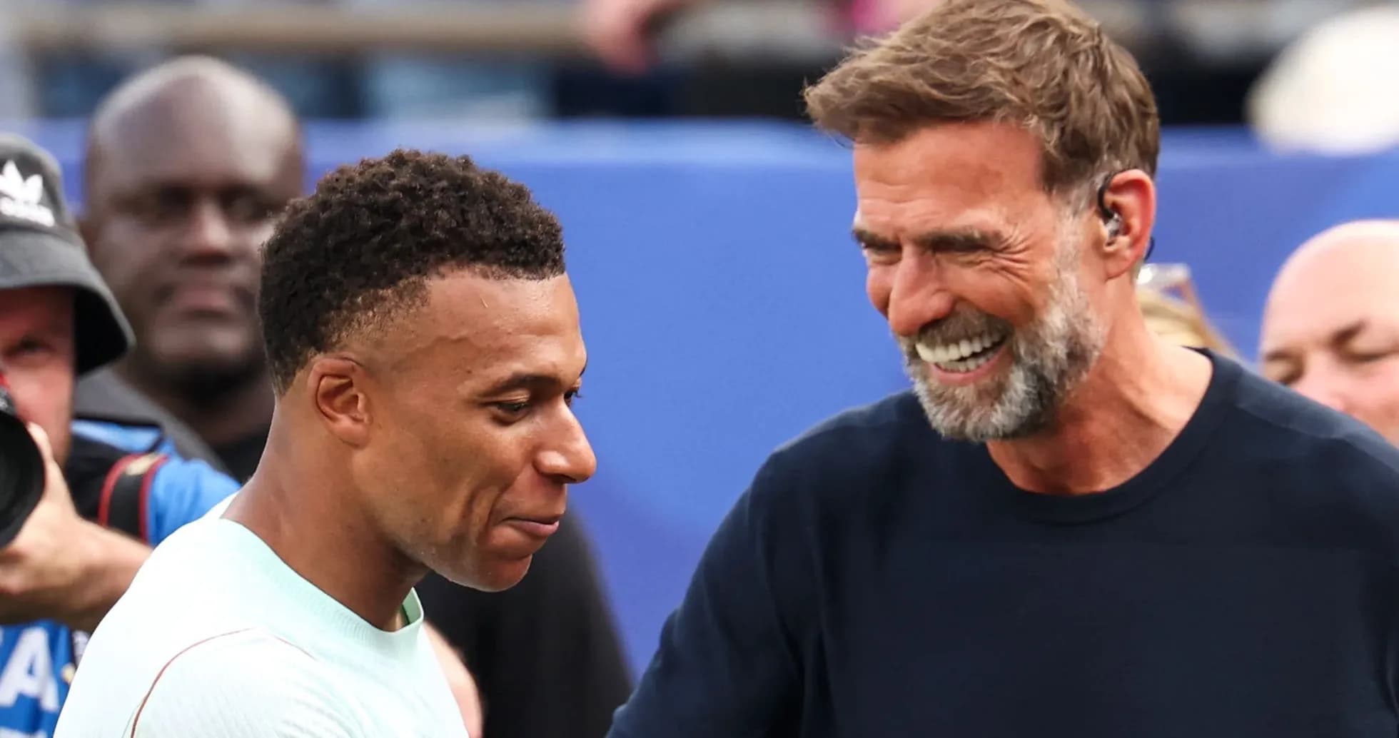Kylian Mbappé and Jürgen Klopp interacting on field