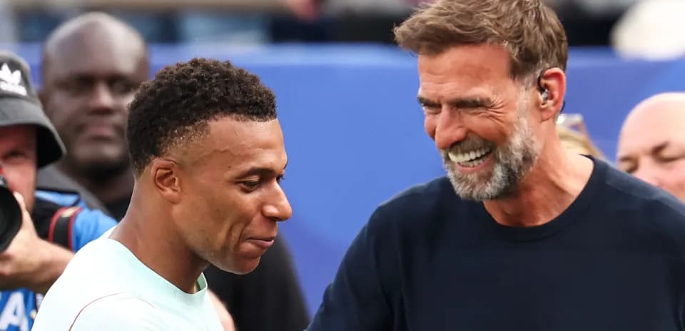 Kylian Mbappé and Jürgen Klopp interacting on field