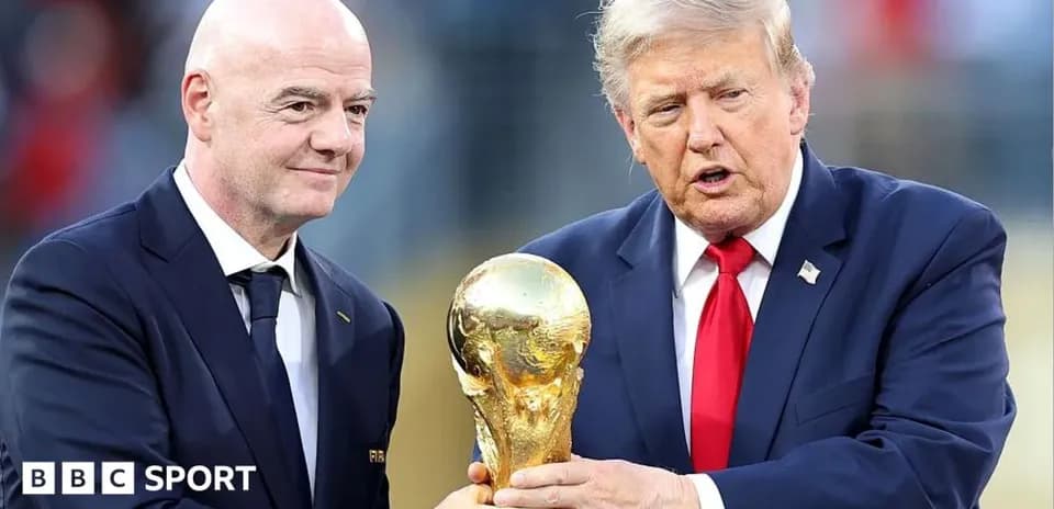 Gianni Infantino and Donald Trump with World Cup trophy