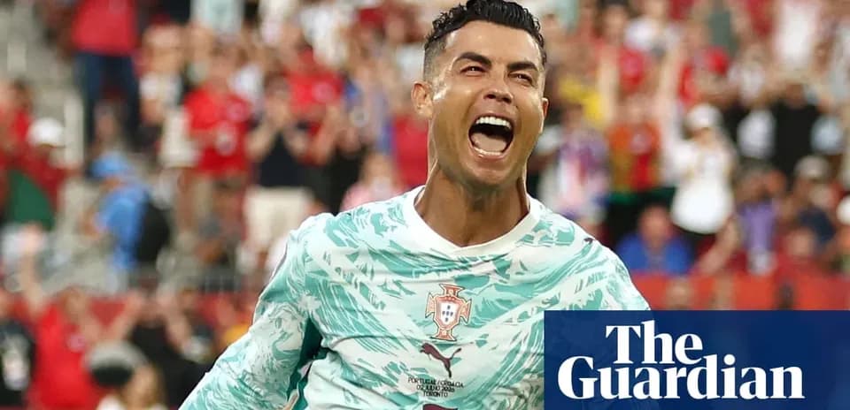 Futbolchi goli urganayotgan paytda qiyqirayotgan