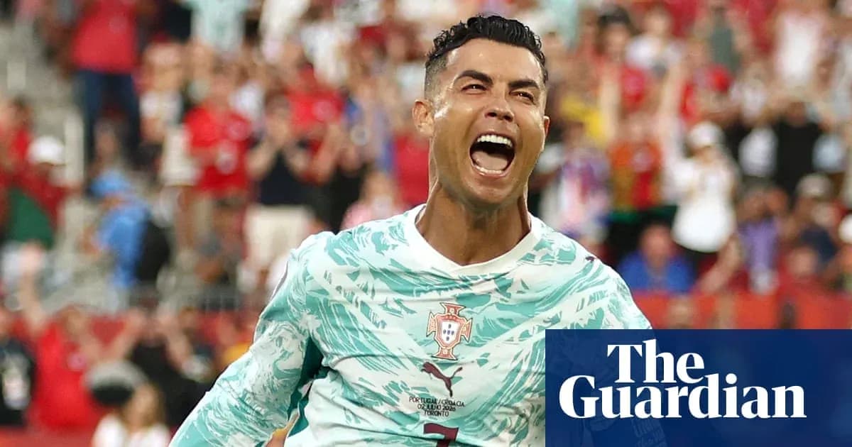Futbolchi goli urganayotgan paytda qiyqirayotgan