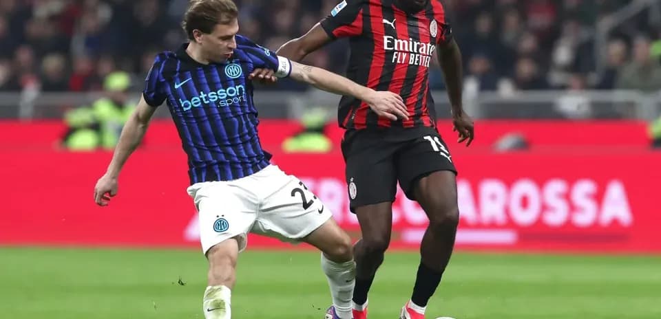 Inter and AC Milan players contesting for the ball