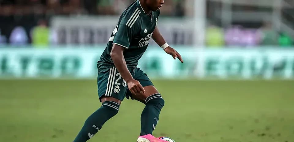 Futbolchi to'p bilan harakatda, Real Madrid formasida