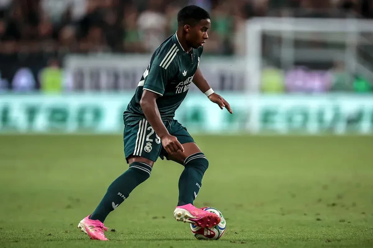 Futbolchi to'p bilan harakatda, Real Madrid formasida