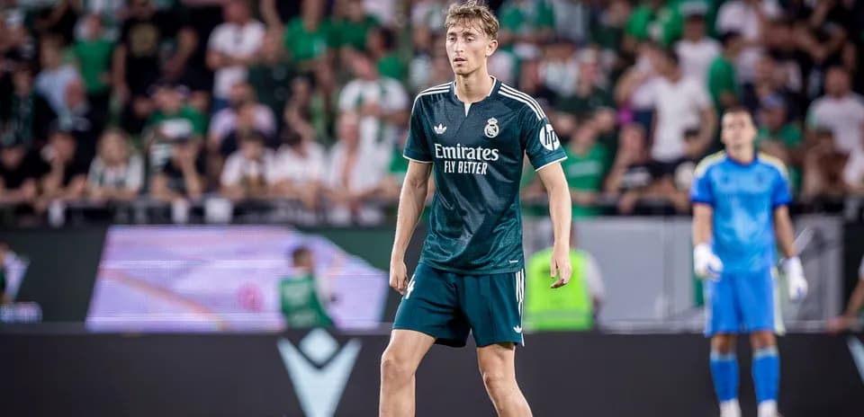 Futbolchi Real Madrid formasida o'yinda