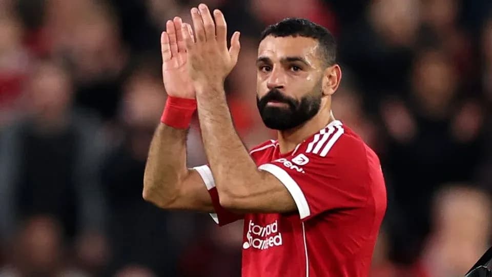 Futbolchi Mohamed Salah qarsak chalmoqda