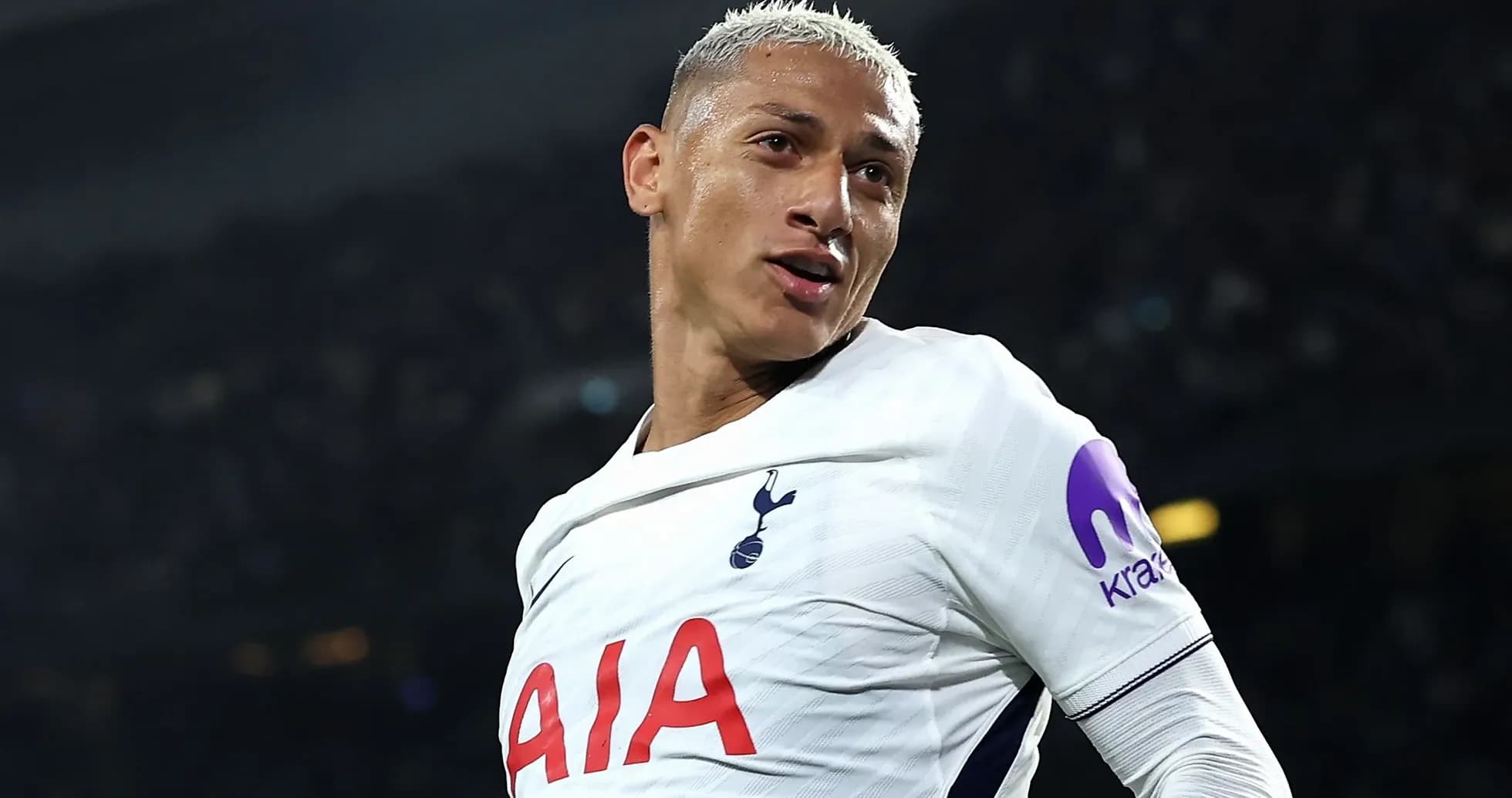 Futbolchi to'pni qabul qilmoqda, Tottenham formasida