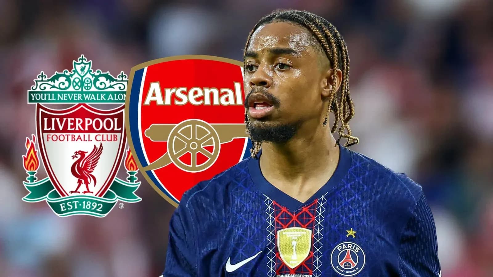 Futbolchi Paris Saint-Germain formasi bilan suratda