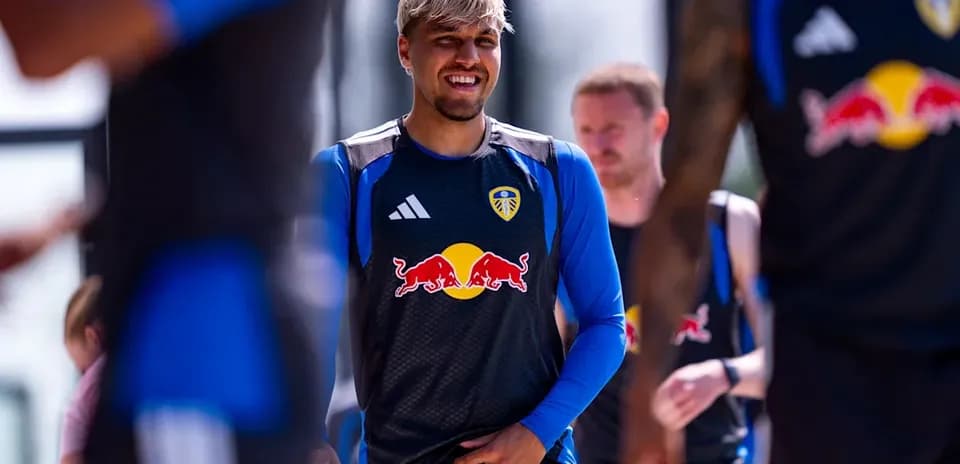Futbolchi treningda, Leeds United formasida