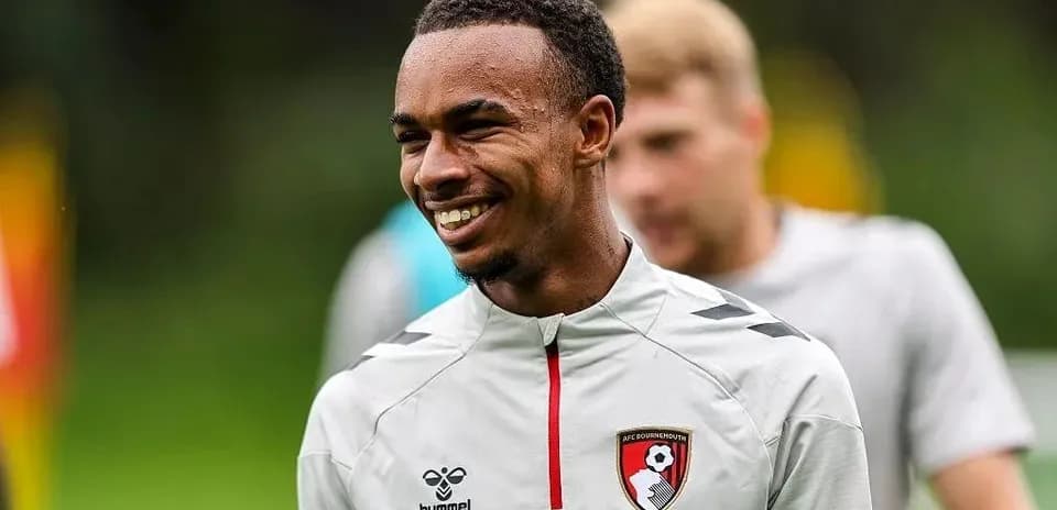 Futbolchi mashg'ulotda, AFC Bournemouth formasida
