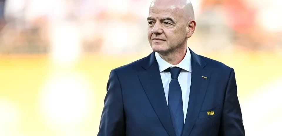 FIFA prezidenti stadionda rasmda