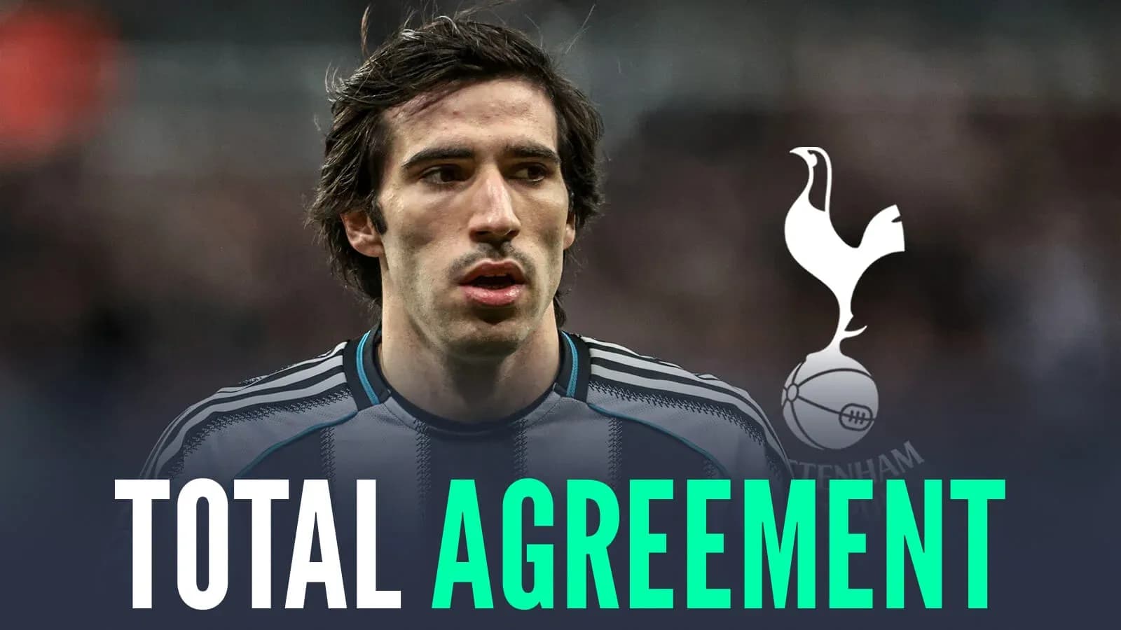 Futbolchi Tottenham formasida, kelishuv haqida yozuv