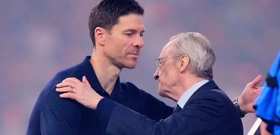 Xabi Alonso and Florentino Pérez embracing warmly