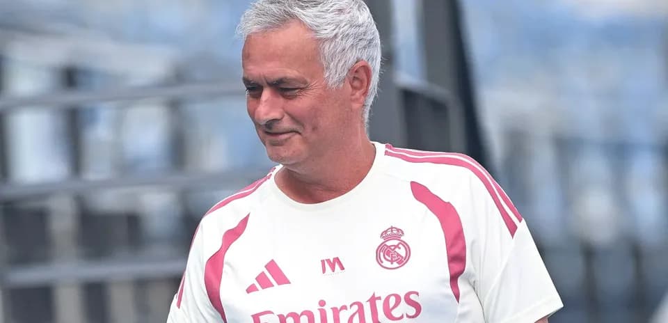 Maqsadli murabbiy o'ziga xos futbol formasi bilan