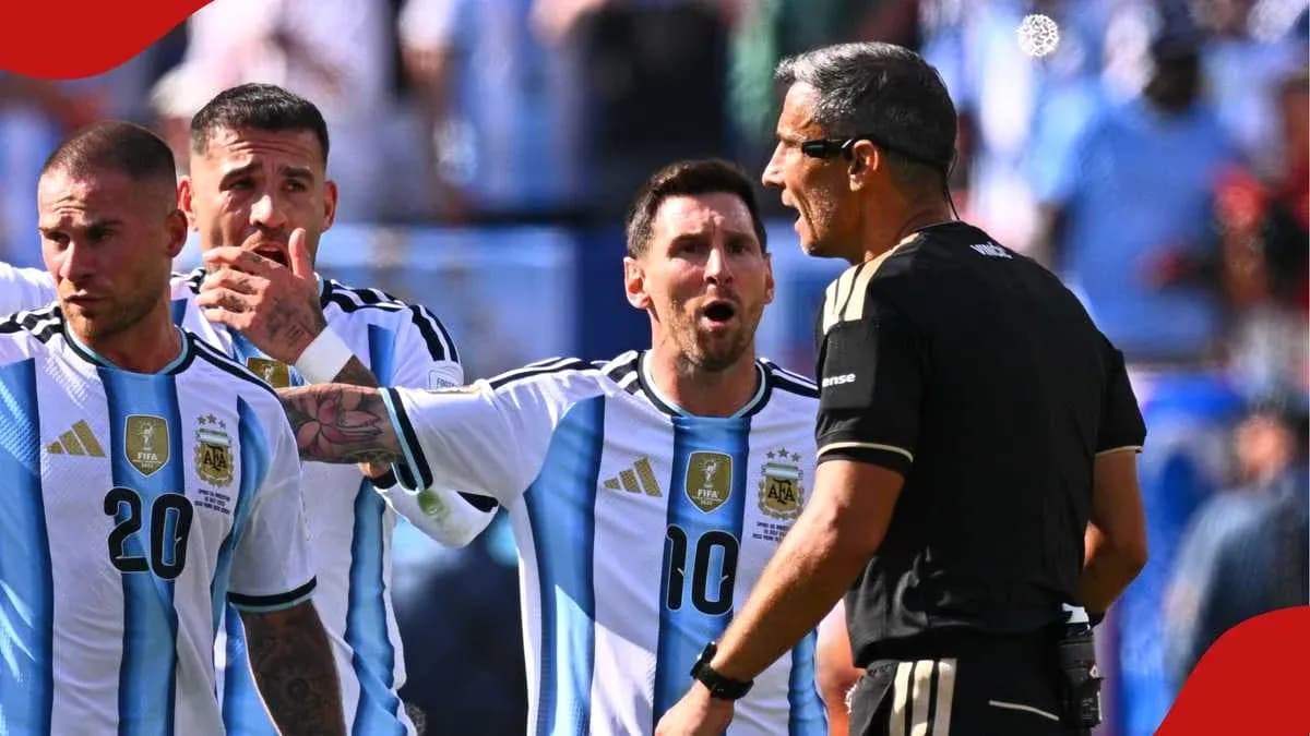 Lionel Messi arguing with referee during match