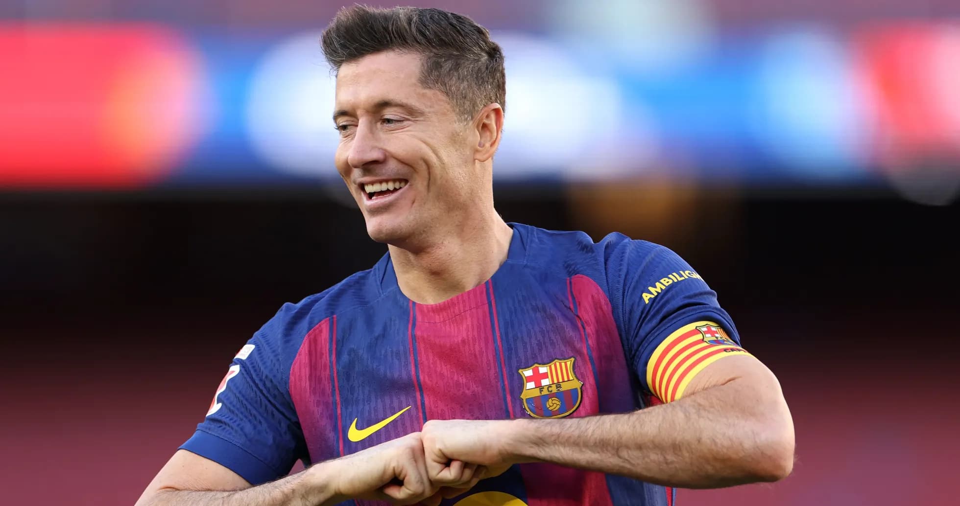 Futbolchi Robert Lewandowski Barcelona formasida