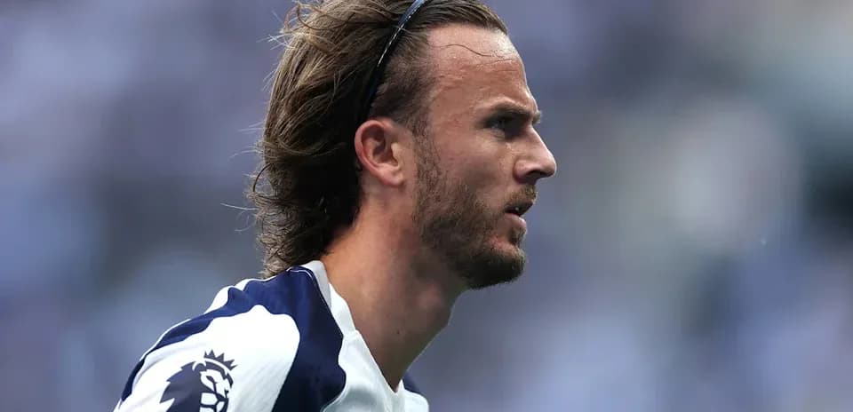 Futbolchi maydonda o'yin davomida ko'rinadi