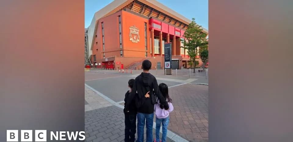 Bolalar Anfield stadioniga qarab turishmoqda
