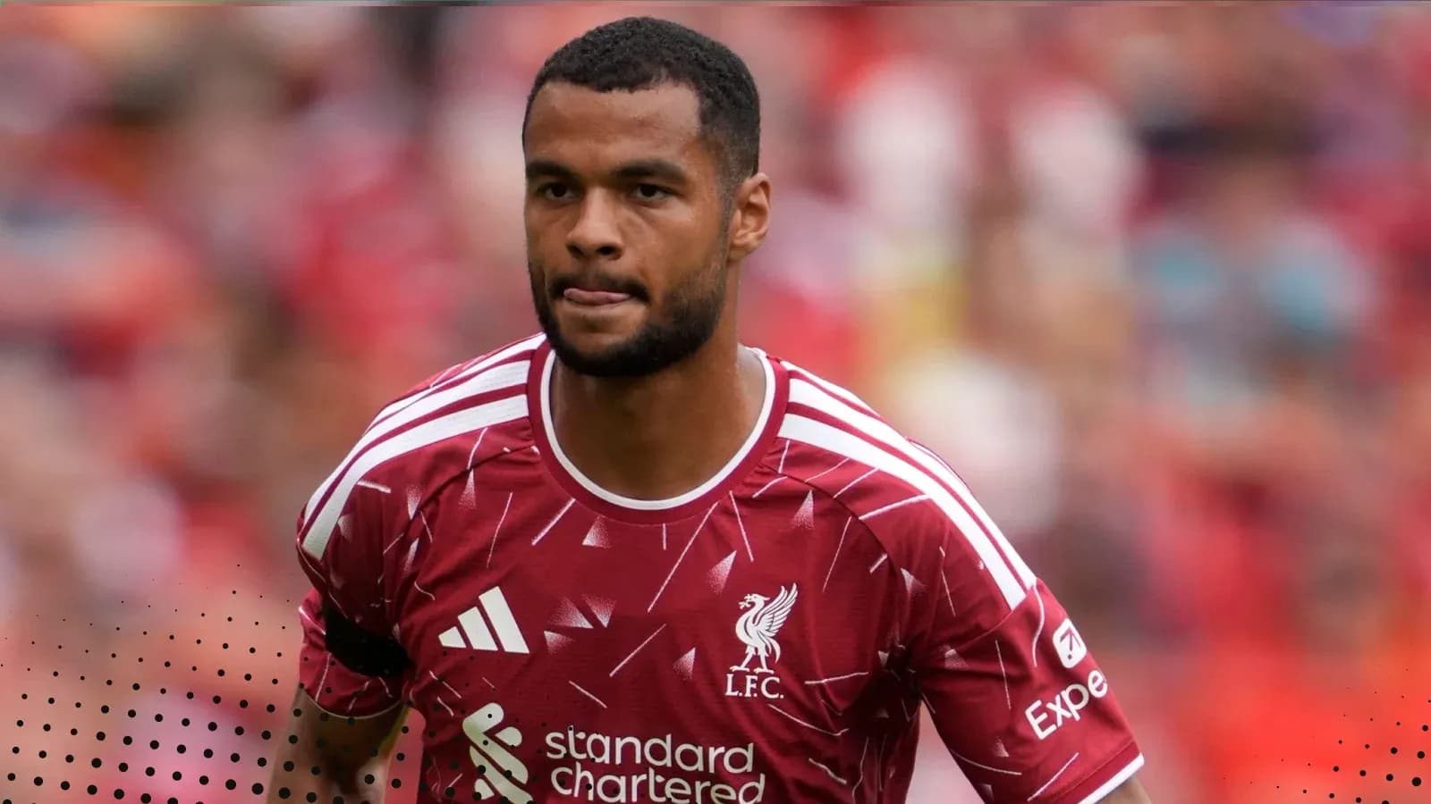 Futbolchi LFC formasida maydonga chiqmoqda