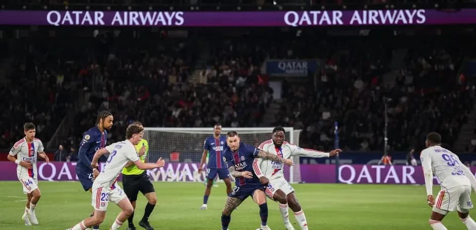 PSG and Lyon players contesting for the ball