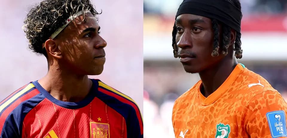 Ispaniya va Kosta-Rika futbolchilari o'zaro qarama-qarshi