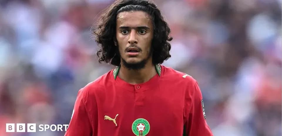 Futbolchi marokash milliy jamoasi formasida