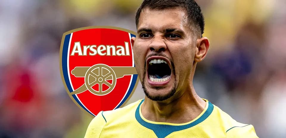 Futbolchi Arsenal emblemasi bilan qichqirayotgan