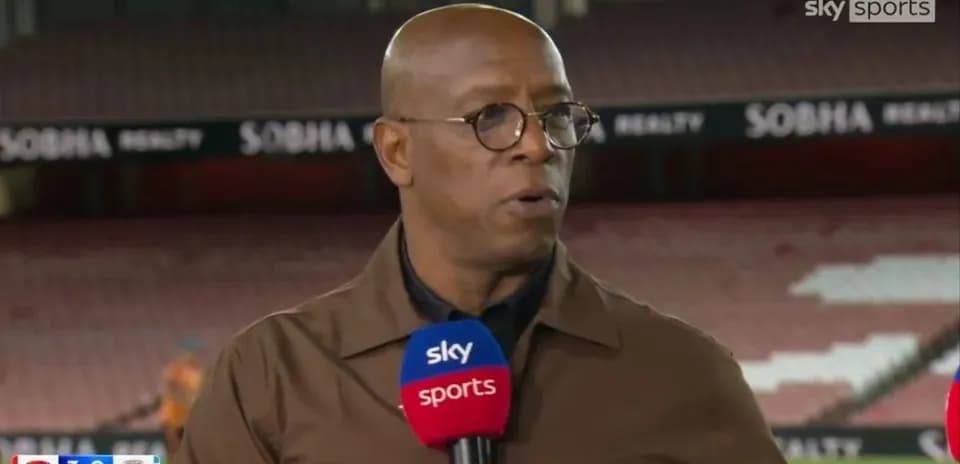 Ekspert Sky Sports mikrofon bilan intervyu berayapti